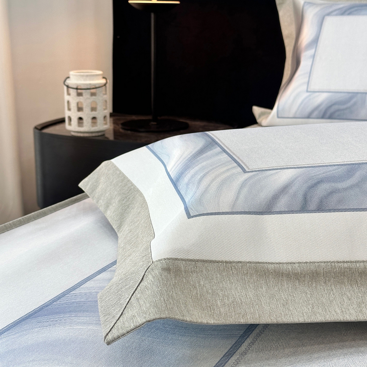 91家纺网 家纺一手货源 找家纺 JUICY 橘滋家纺 2026年夏日新款高端简约意式轻奢数码冰丝席凉席 床笠款-克莱因蓝的海