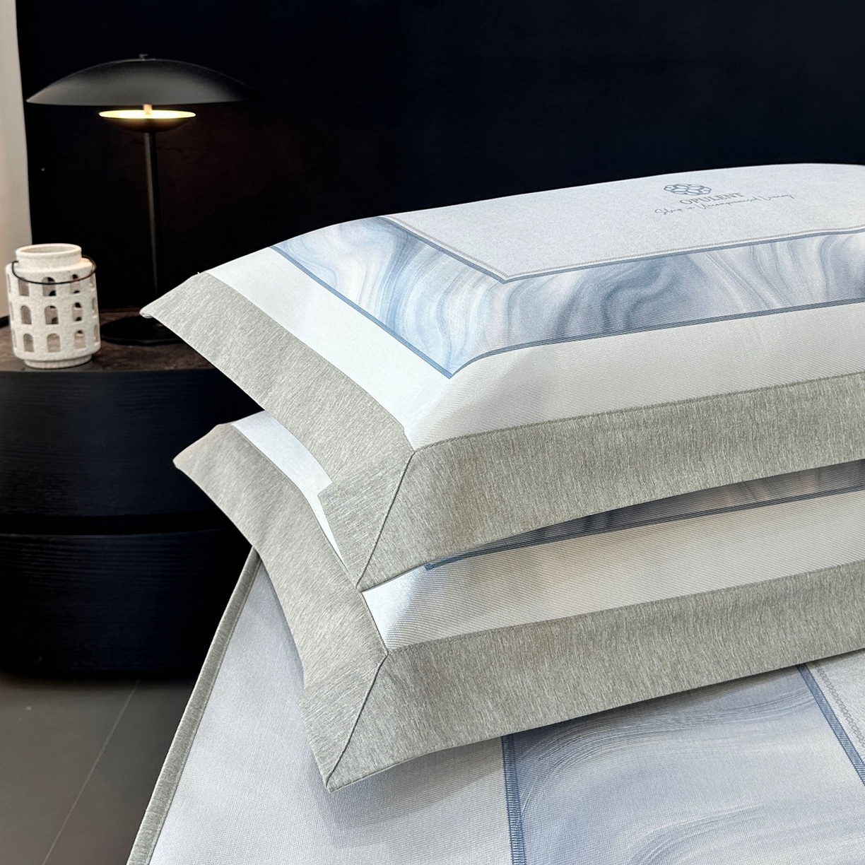 91家纺网 家纺一手货源 找家纺 JUICY 橘滋家纺 2026年夏日新款高端简约意式轻奢数码冰丝席凉席 床笠款-克莱因蓝的海