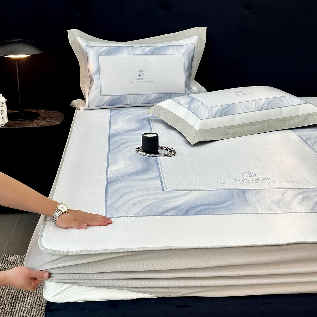 91家纺网 家纺一手货源 找家纺 JUICY 橘滋家纺 2026年夏日新款高端简约意式轻奢数码冰丝席凉席 床笠款-克莱因蓝的海