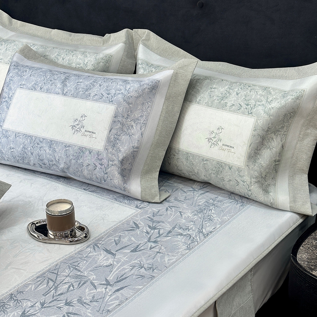 91家纺网 家纺一手货源 找家纺 JUICY 橘滋家纺 2026年夏日新款高端简约意式轻奢数码冰丝席凉席 床笠款-林影诗-雾蓝