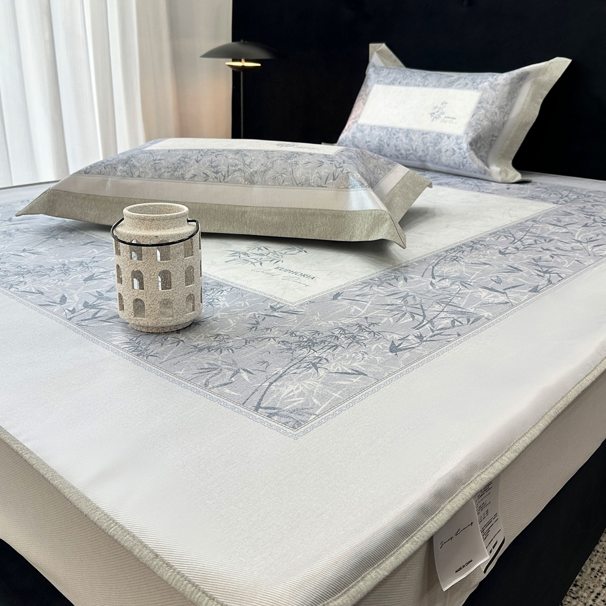 91家纺网 家纺一手货源 找家纺 JUICY 橘滋家纺 2026年夏日新款高端简约意式轻奢数码冰丝席凉席 床笠款-林影诗-雾蓝