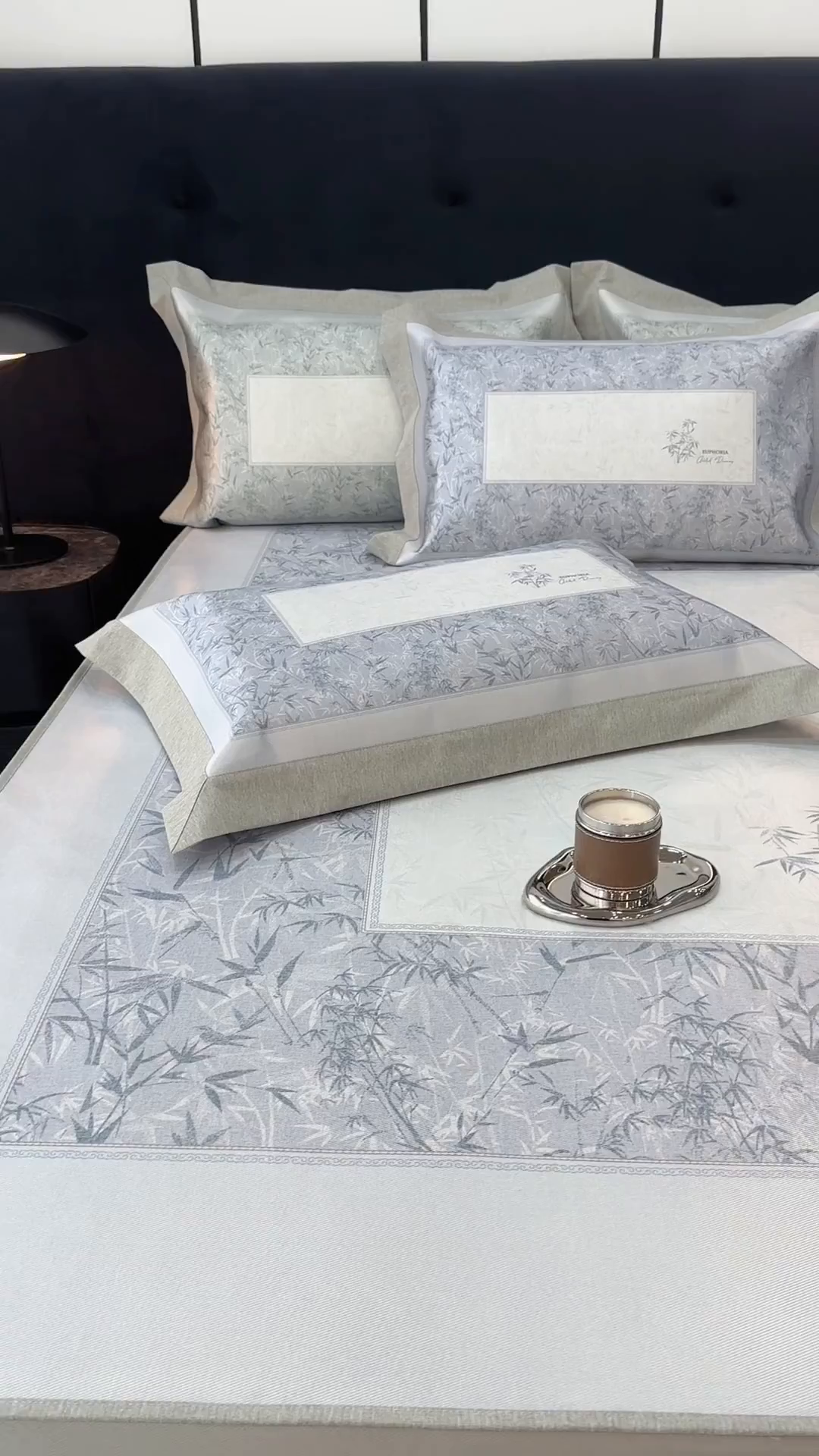 91家纺网 家纺一手货源 找家纺 JUICY 橘滋家纺 2026年夏日新款高端简约意式轻奢数码冰丝席凉席 床笠款-林影诗-雾蓝