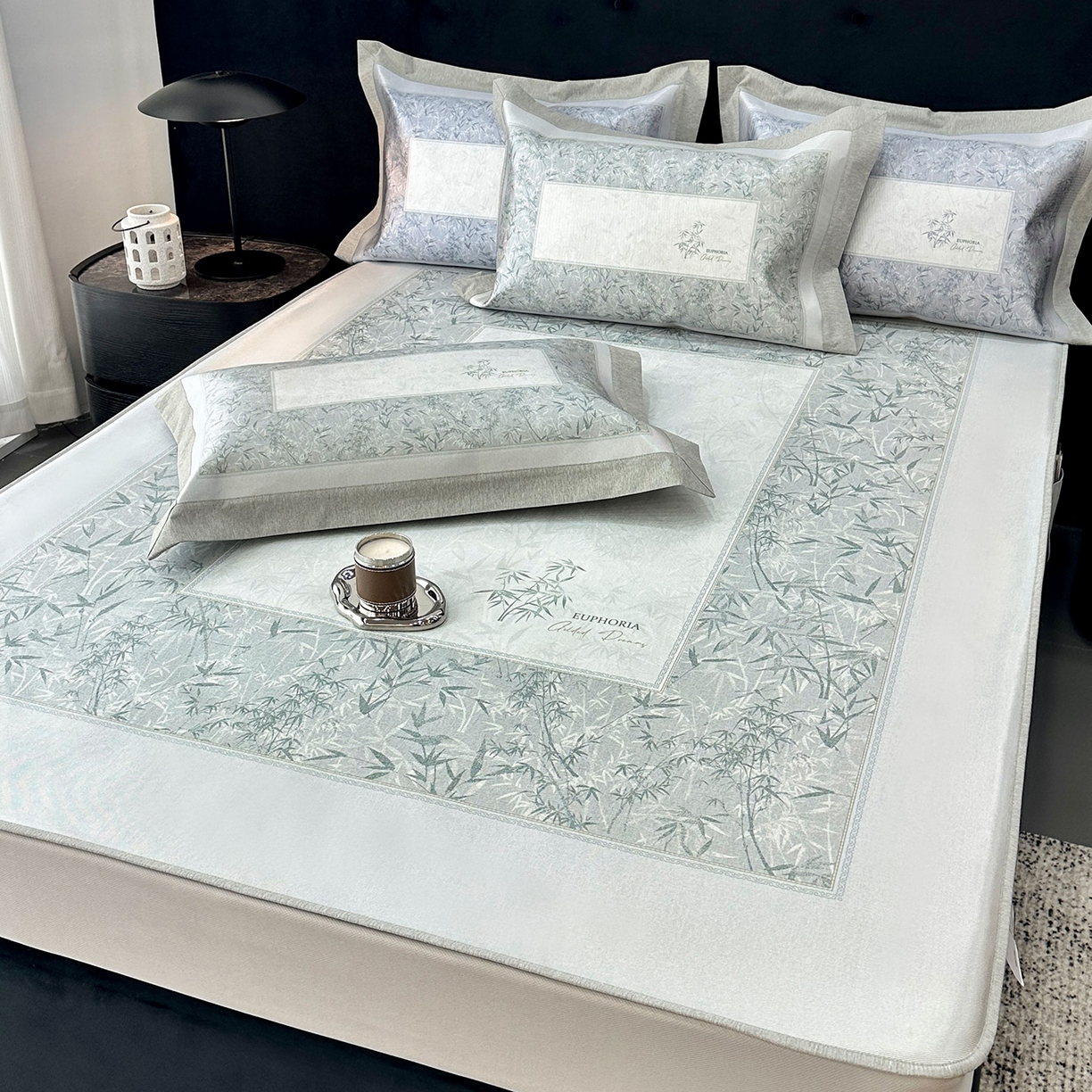 91家纺网 家纺一手货源 找家纺 JUICY 橘滋家纺 2026年夏日新款高端简约意式轻奢数码冰丝席凉席 床笠款-林影诗-雾绿