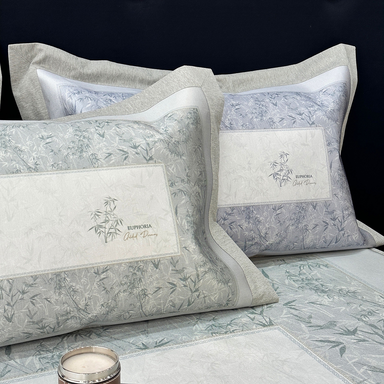 91家纺网 家纺一手货源 找家纺 JUICY 橘滋家纺 2026年夏日新款高端简约意式轻奢数码冰丝席凉席 床笠款-林影诗-雾绿