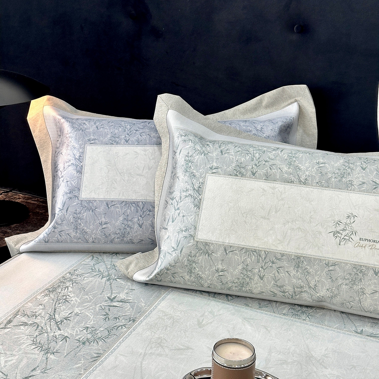 91家纺网 家纺一手货源 找家纺 JUICY 橘滋家纺 2026年夏日新款高端简约意式轻奢数码冰丝席凉席 床笠款-林影诗-雾绿