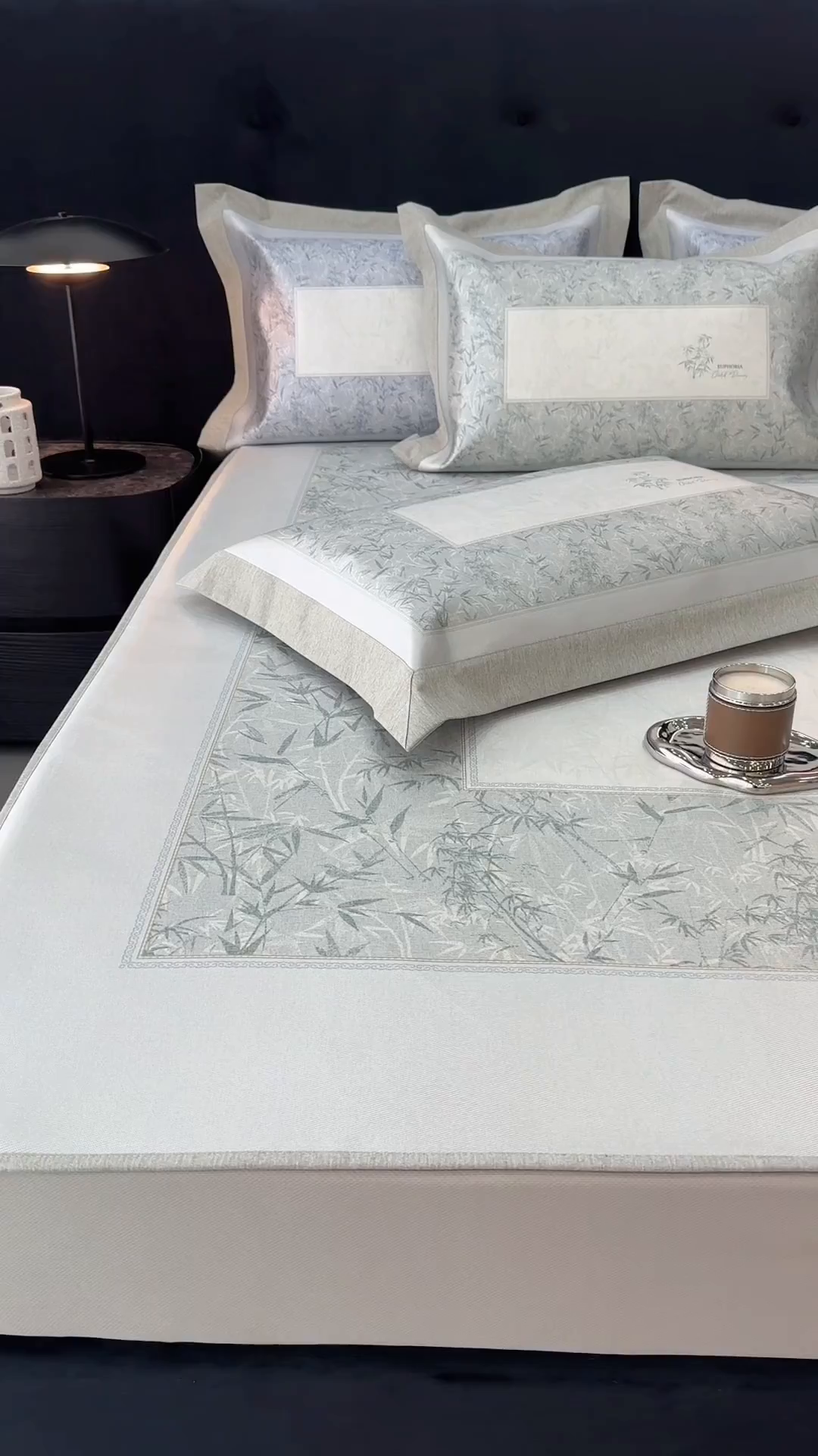 91家纺网 家纺一手货源 找家纺 JUICY 橘滋家纺 2026年夏日新款高端简约意式轻奢数码冰丝席凉席 床笠款-林影诗-雾绿