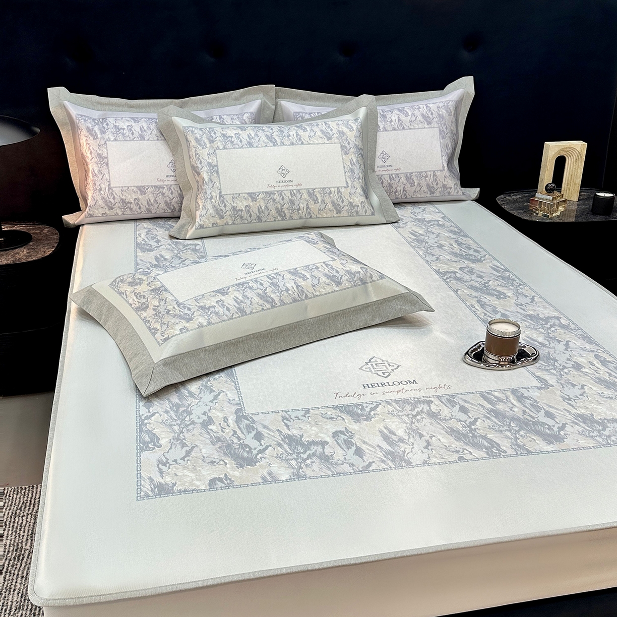 91家纺网 家纺一手货源 找家纺 JUICY 橘滋家纺 2026年夏日新款高端简约意式轻奢数码冰丝席凉席 床笠款-流云石琥珀-釉绿