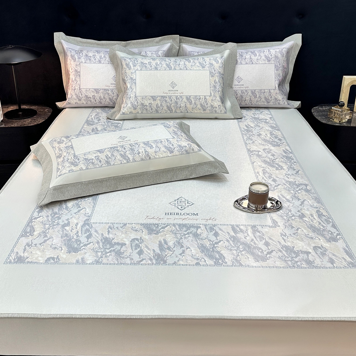 91家纺网 家纺一手货源 找家纺 JUICY 橘滋家纺 2026年夏日新款高端简约意式轻奢数码冰丝席凉席 床笠款-流云石琥珀-釉绿