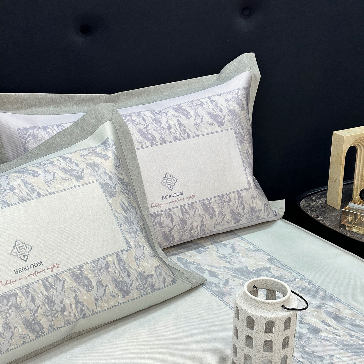 91家纺网 家纺一手货源 找家纺 JUICY 橘滋家纺 2026年夏日新款高端简约意式轻奢数码冰丝席凉席 床笠款-流云石琥珀-釉绿