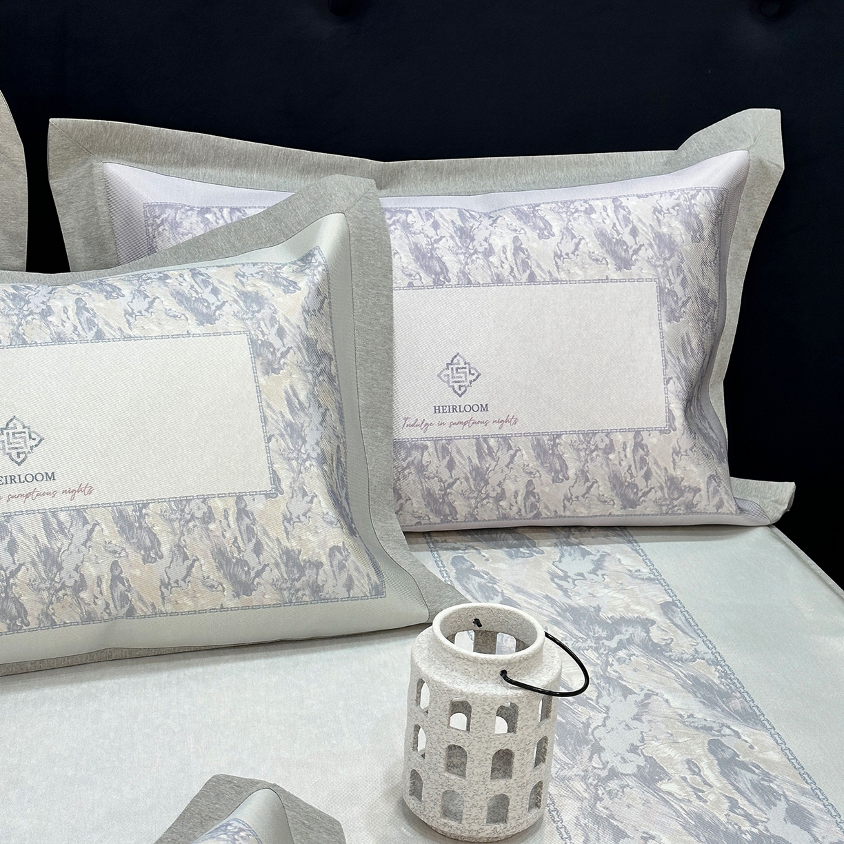 91家纺网 家纺一手货源 找家纺 JUICY 橘滋家纺 2026年夏日新款高端简约意式轻奢数码冰丝席凉席 床笠款-流云石琥珀-釉绿