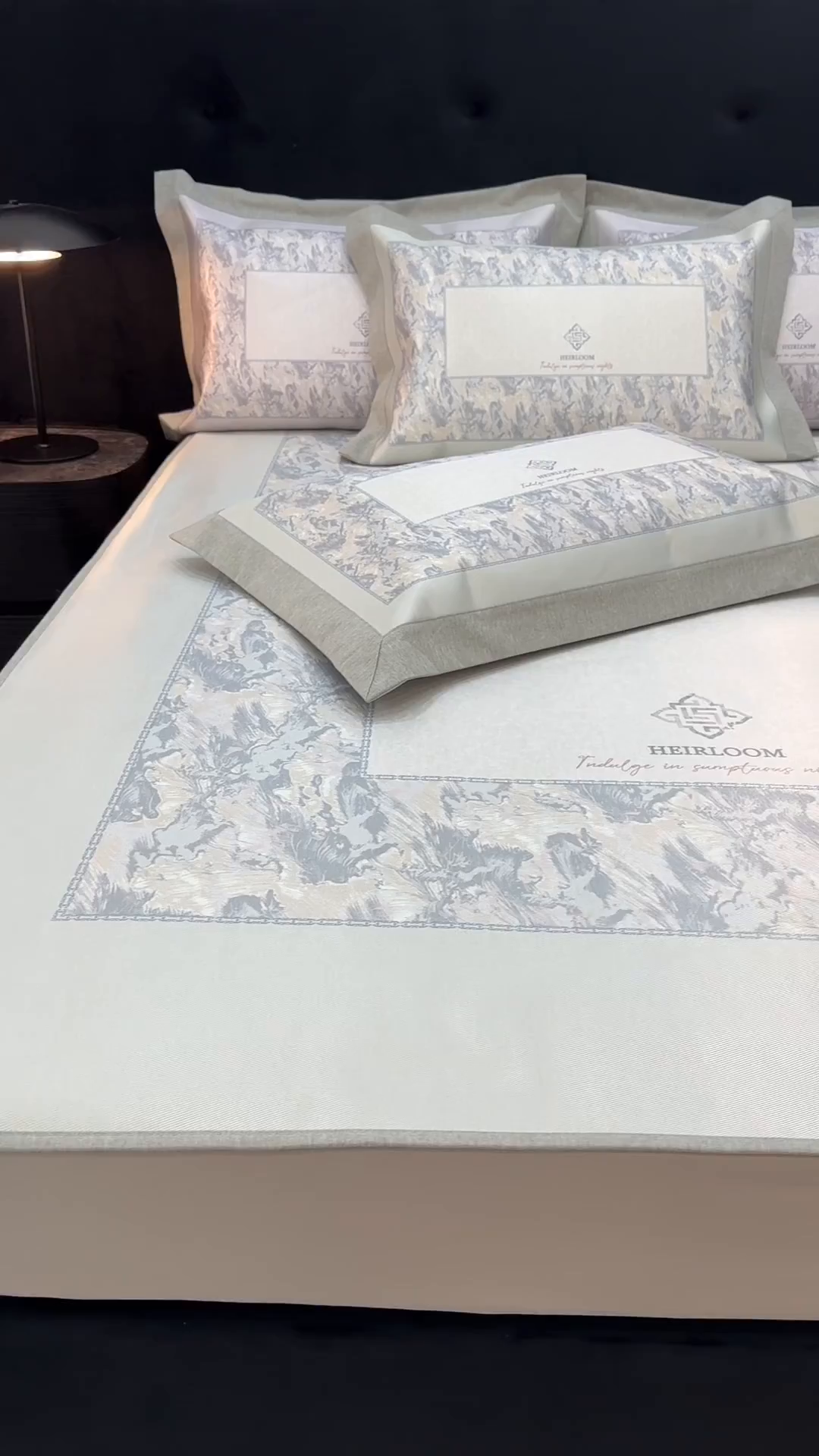 91家纺网 家纺一手货源 找家纺 JUICY 橘滋家纺 2026年夏日新款高端简约意式轻奢数码冰丝席凉席 床笠款-流云石琥珀-釉绿