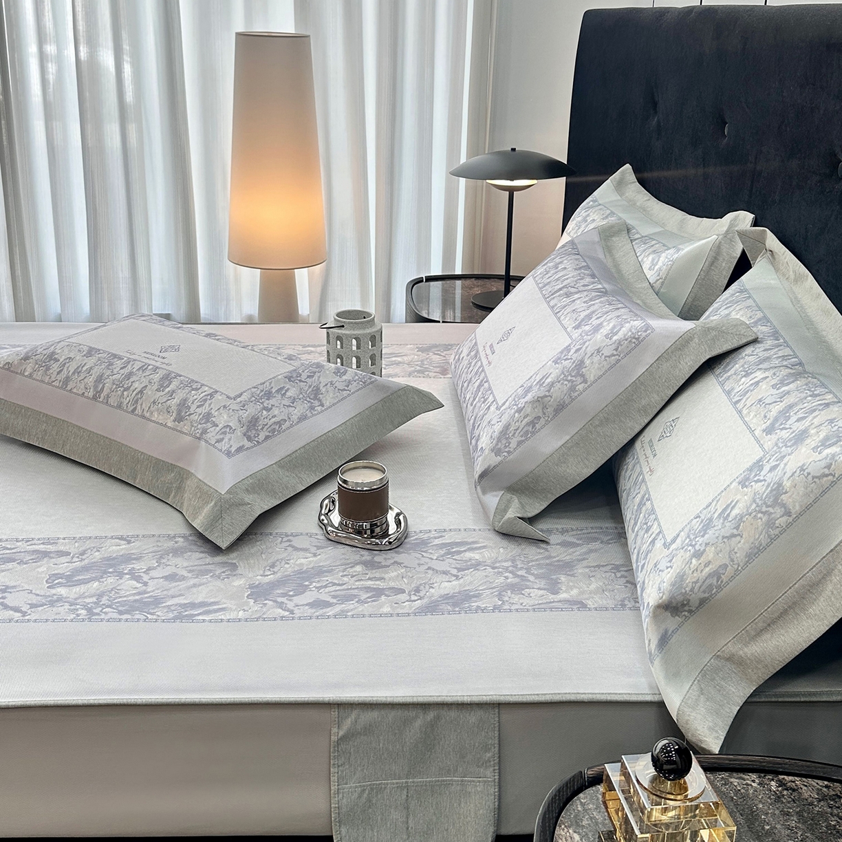 91家纺网 家纺一手货源 找家纺 JUICY 橘滋家纺 2026年夏日新款高端简约意式轻奢数码冰丝席凉席 床笠款-流云石琥珀-紫烟