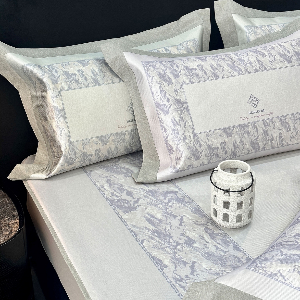 91家纺网 家纺一手货源 找家纺 JUICY 橘滋家纺 2026年夏日新款高端简约意式轻奢数码冰丝席凉席 床笠款-流云石琥珀-紫烟