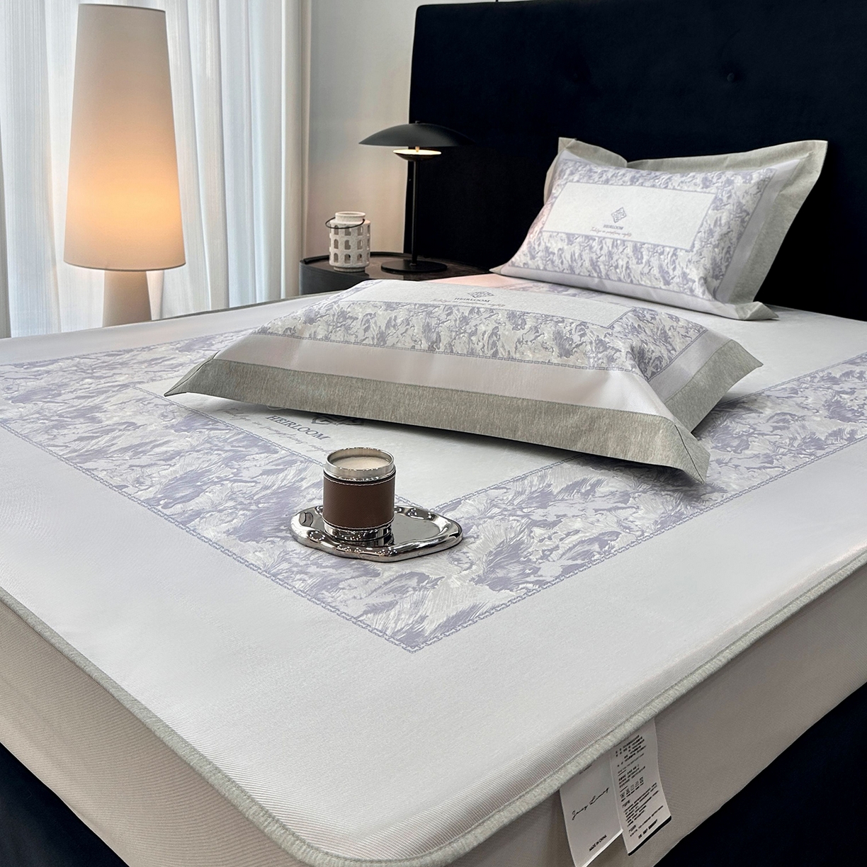 91家纺网 家纺一手货源 找家纺 JUICY 橘滋家纺 2026年夏日新款高端简约意式轻奢数码冰丝席凉席 床笠款-流云石琥珀-紫烟