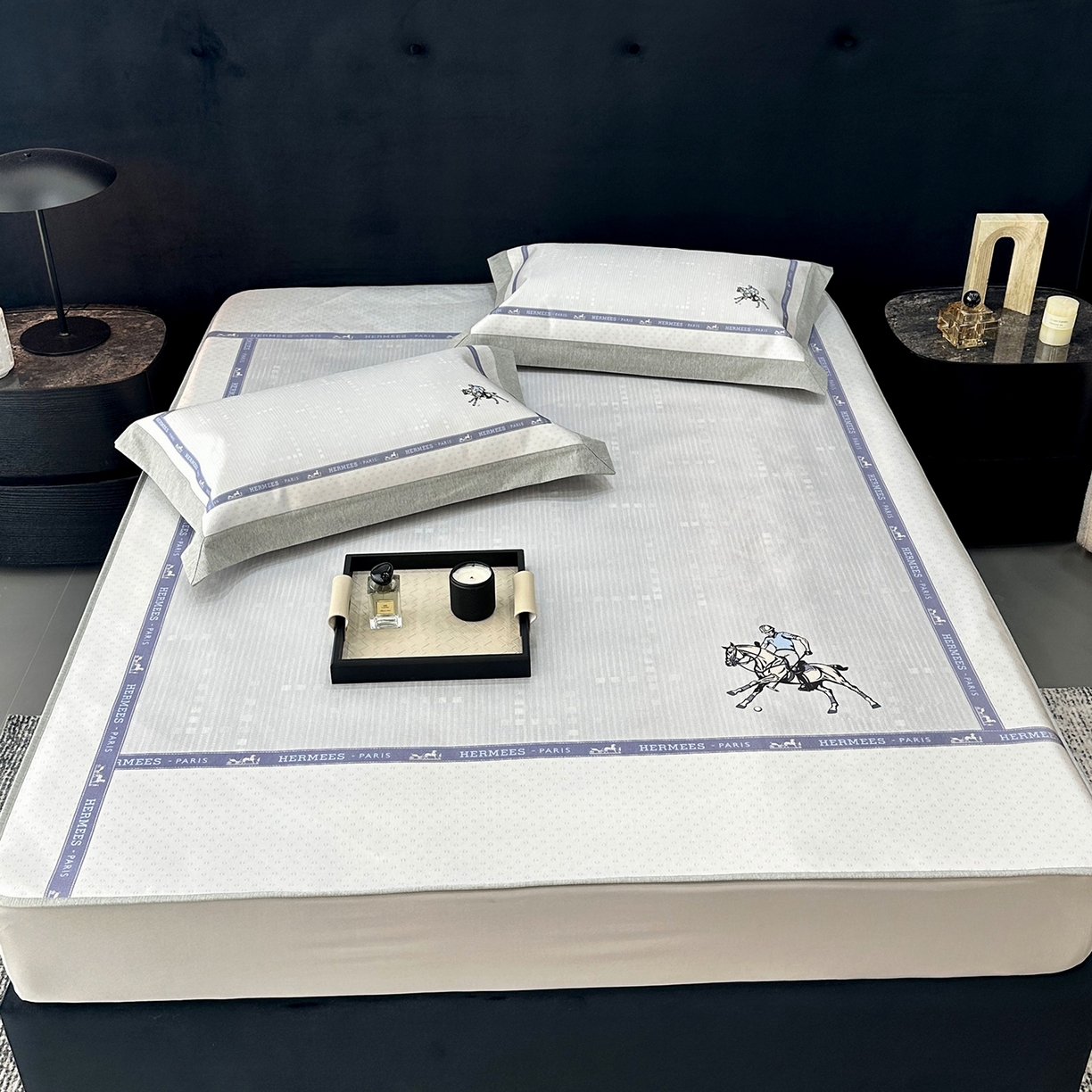 91家纺网 家纺一手货源 找家纺 JUICY 橘滋家纺 2026年夏日新款高端简约意式轻奢数码冰丝席凉席 床笠款-骑士徽章