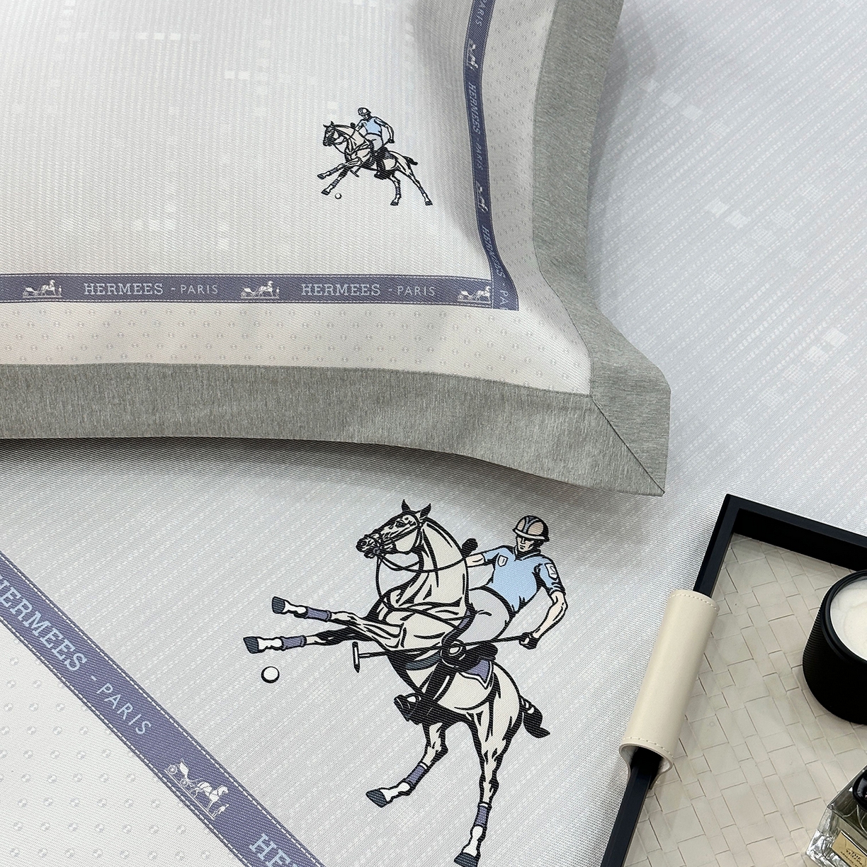 91家纺网 家纺一手货源 找家纺 JUICY 橘滋家纺 2026年夏日新款高端简约意式轻奢数码冰丝席凉席 床笠款-骑士徽章