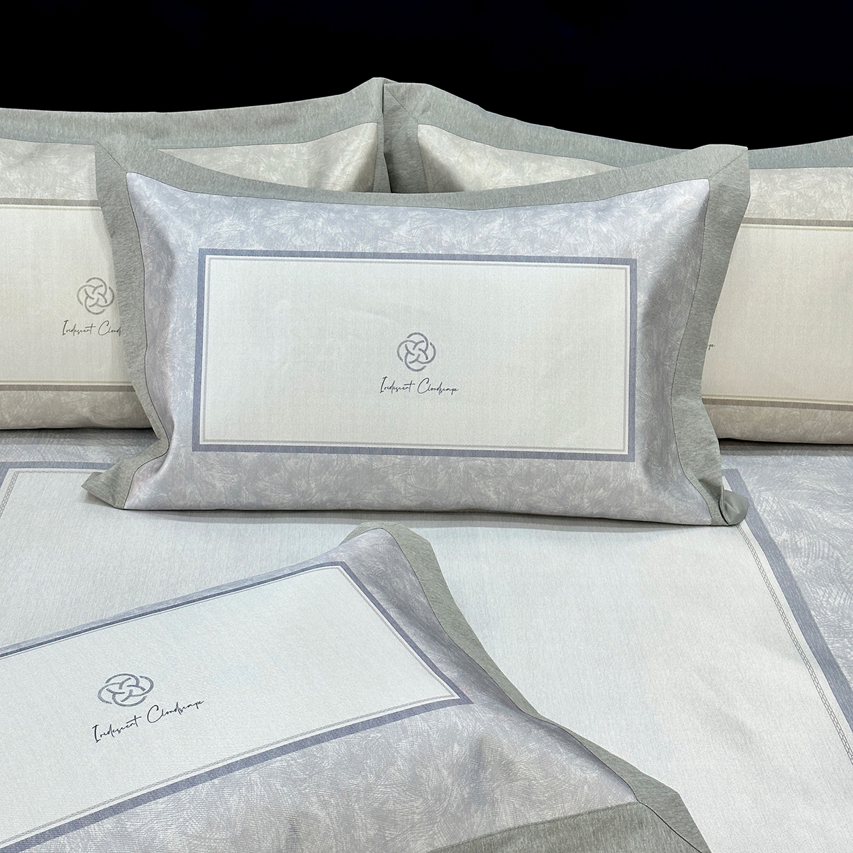 91家纺网 家纺一手货源 找家纺 JUICY 橘滋家纺 2026年夏日新款高端简约意式轻奢数码冰丝席凉席 床笠款-时间拓印-灰蓝