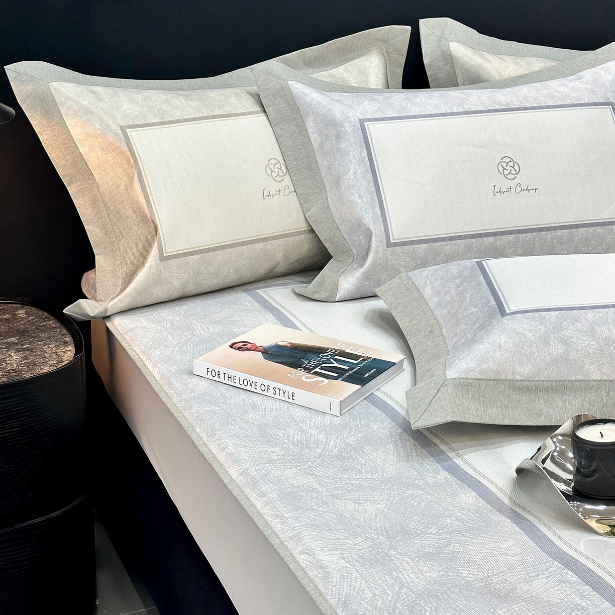 91家纺网 家纺一手货源 找家纺 JUICY 橘滋家纺 2026年夏日新款高端简约意式轻奢数码冰丝席凉席 床笠款-时间拓印-灰蓝