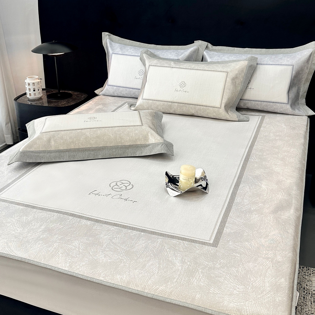 91家纺网 家纺一手货源 找家纺 JUICY 橘滋家纺 2026年夏日新款高端简约意式轻奢数码冰丝席凉席 床笠款-时间拓印-浅驼