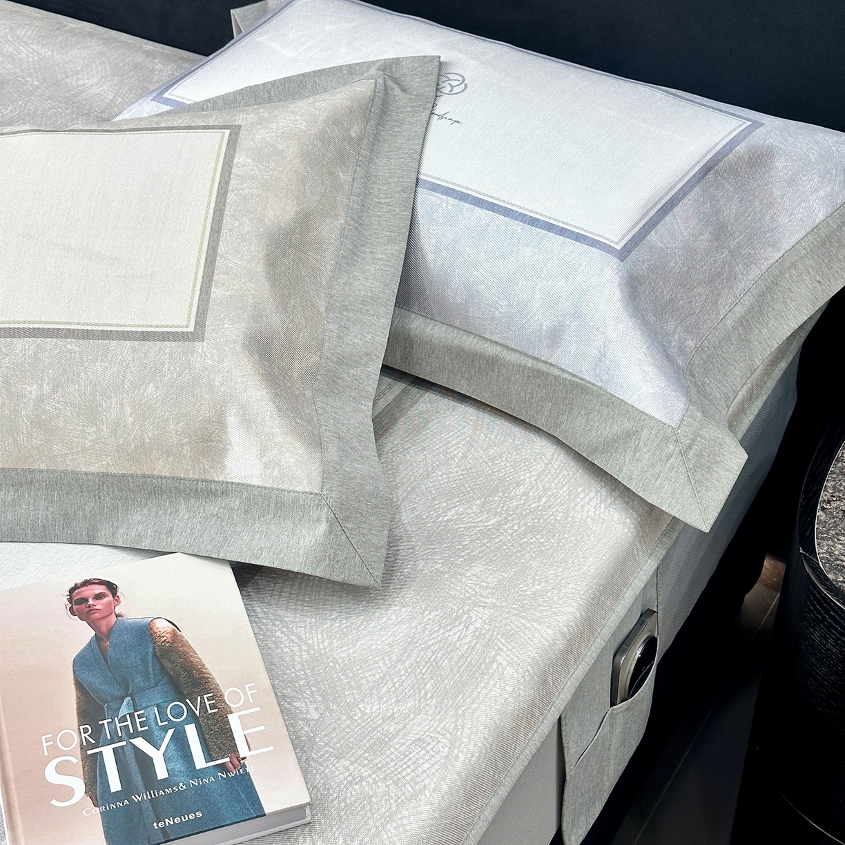 91家纺网 家纺一手货源 找家纺 JUICY 橘滋家纺 2026年夏日新款高端简约意式轻奢数码冰丝席凉席 床笠款-时间拓印-浅驼