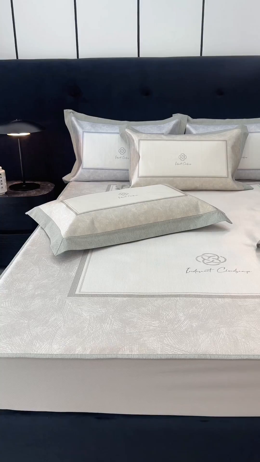 91家纺网 家纺一手货源 找家纺 JUICY 橘滋家纺 2026年夏日新款高端简约意式轻奢数码冰丝席凉席 床笠款-时间拓印-浅驼