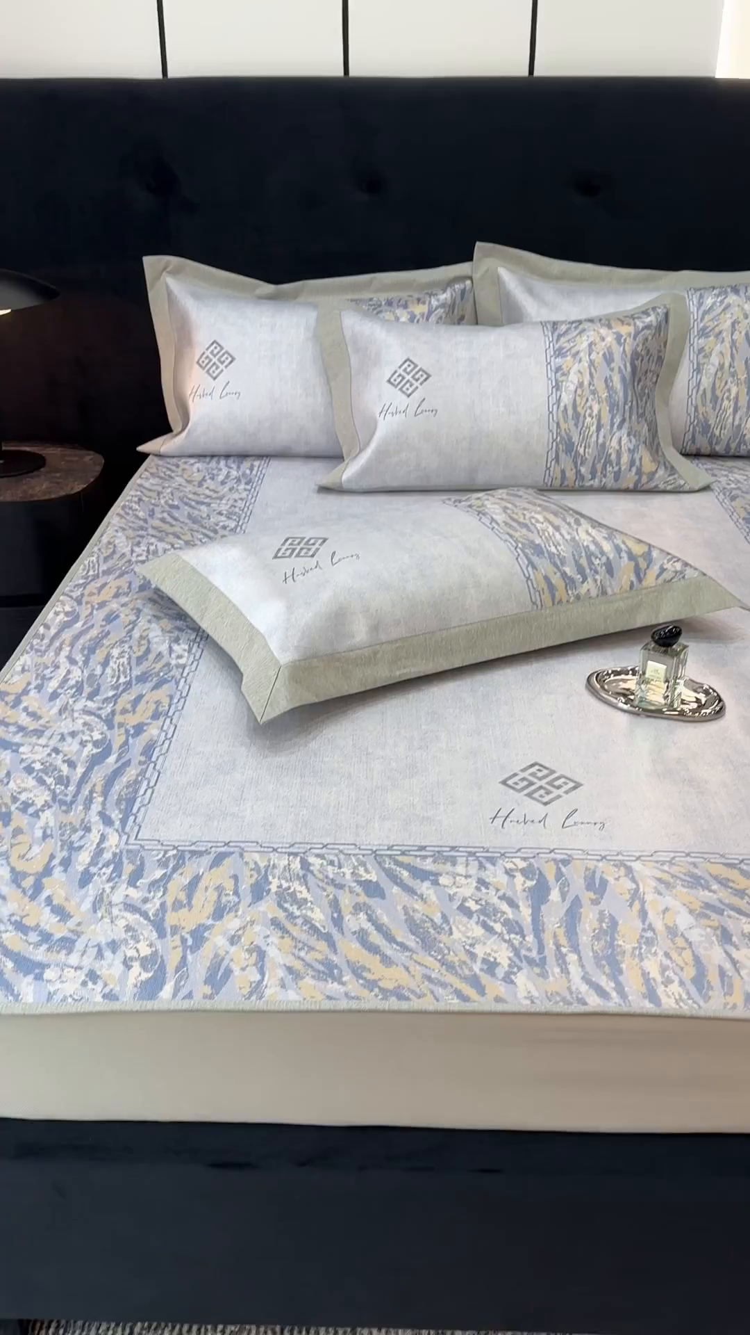 91家纺网 家纺一手货源 找家纺 JUICY 橘滋家纺 2026年夏日新款高端简约意式轻奢数码冰丝席凉席 床笠款-午夜深蓝