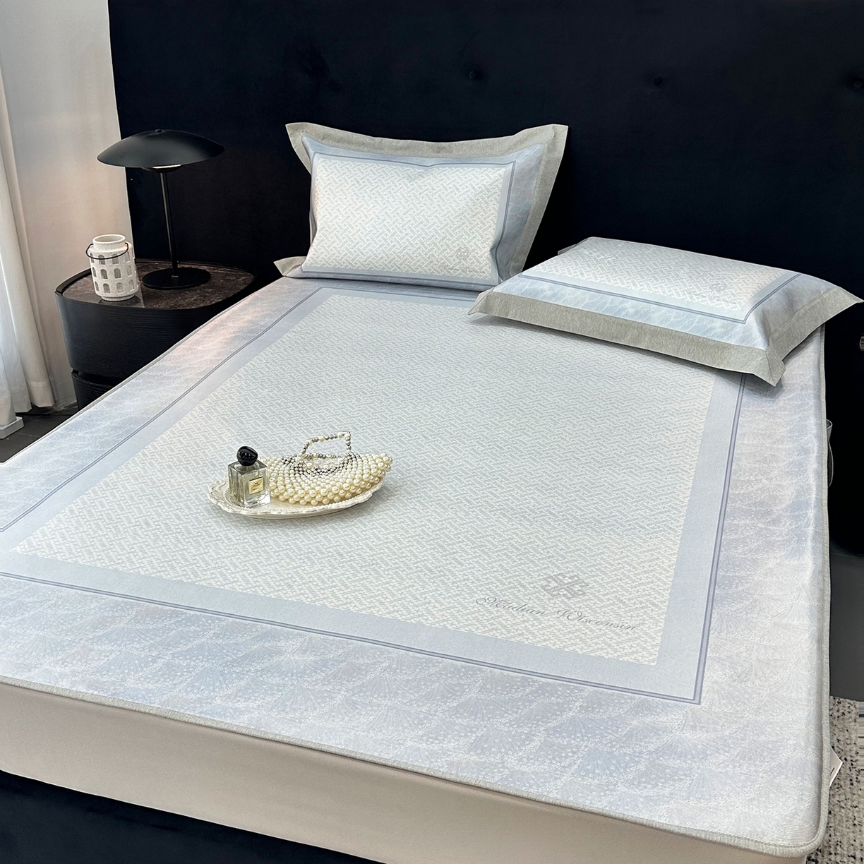 91家纺网 家纺一手货源 找家纺 JUICY 橘滋家纺 2026年夏日新款高端简约意式轻奢数码冰丝席凉席 床笠款-星夜秩序-贝母蓝