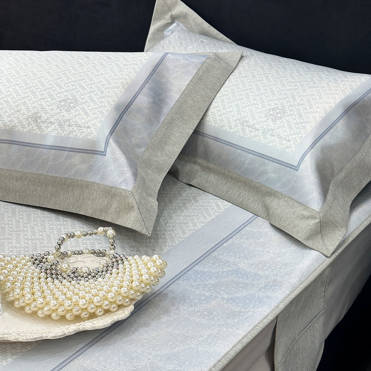 91家纺网 家纺一手货源 找家纺 JUICY 橘滋家纺 2026年夏日新款高端简约意式轻奢数码冰丝席凉席 床笠款-星夜秩序-贝母蓝