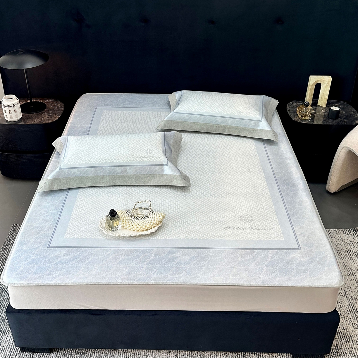 91家纺网 家纺一手货源 找家纺 JUICY 橘滋家纺 2026年夏日新款高端简约意式轻奢数码冰丝席凉席 床笠款-星夜秩序-贝母蓝