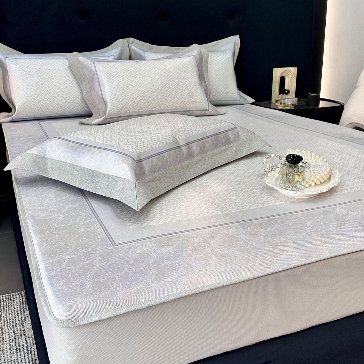 91家纺网 家纺一手货源 找家纺 JUICY 橘滋家纺 2026年夏日新款高端简约意式轻奢数码冰丝席凉席 床笠款-星夜秩序-贝母紫