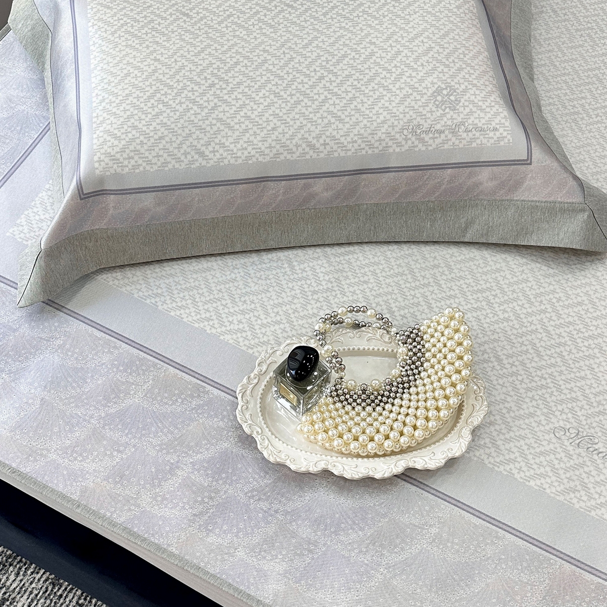 91家纺网 家纺一手货源 找家纺 JUICY 橘滋家纺 2026年夏日新款高端简约意式轻奢数码冰丝席凉席 床笠款-星夜秩序-贝母紫