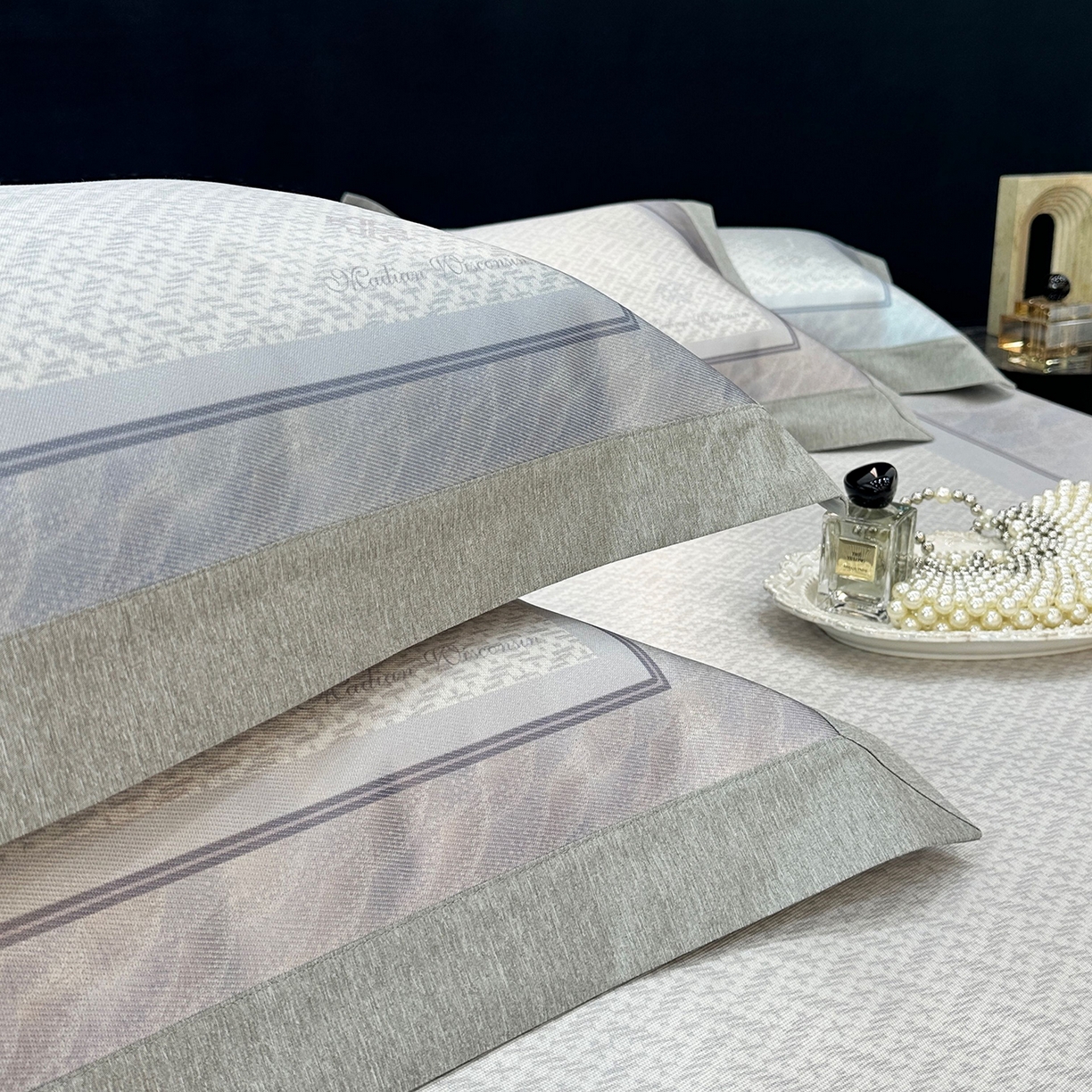 91家纺网 家纺一手货源 找家纺 JUICY 橘滋家纺 2026年夏日新款高端简约意式轻奢数码冰丝席凉席 床笠款-星夜秩序-贝母紫