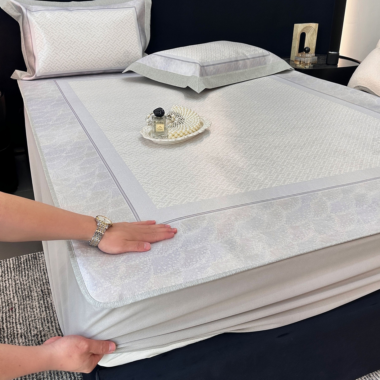 91家纺网 家纺一手货源 找家纺 JUICY 橘滋家纺 2026年夏日新款高端简约意式轻奢数码冰丝席凉席 床笠款-星夜秩序-贝母紫