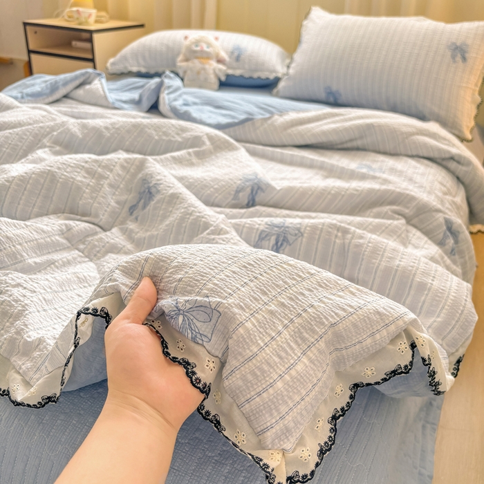 91家纺网 家纺一手货源 找家纺 慕希家纺 2026新款云感泡芙棉夏被夏凉被空调被四件套 相思蓝韵