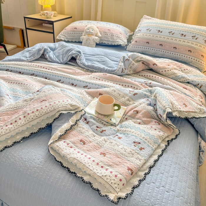 91家纺网 家纺一手货源 找家纺 慕希家纺 2026新款云感泡芙棉夏被夏凉被空调被四件套 点点腊肠狗