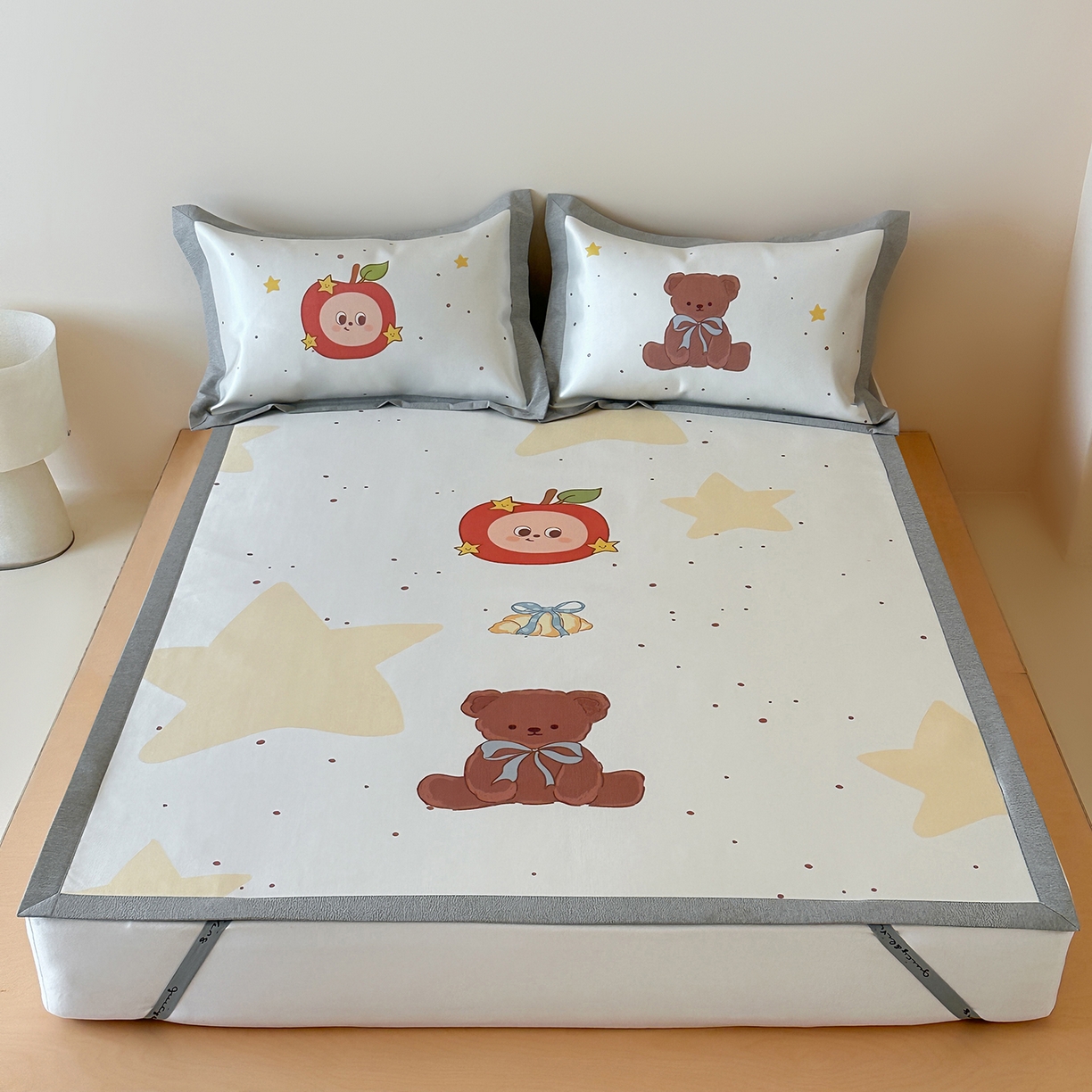 91家纺网 家纺一手货源 找家纺 JUICY 橘滋家纺 2026新款高端A类原创设计卡通数码印花冰丝席凉席 平席款星星人漫游