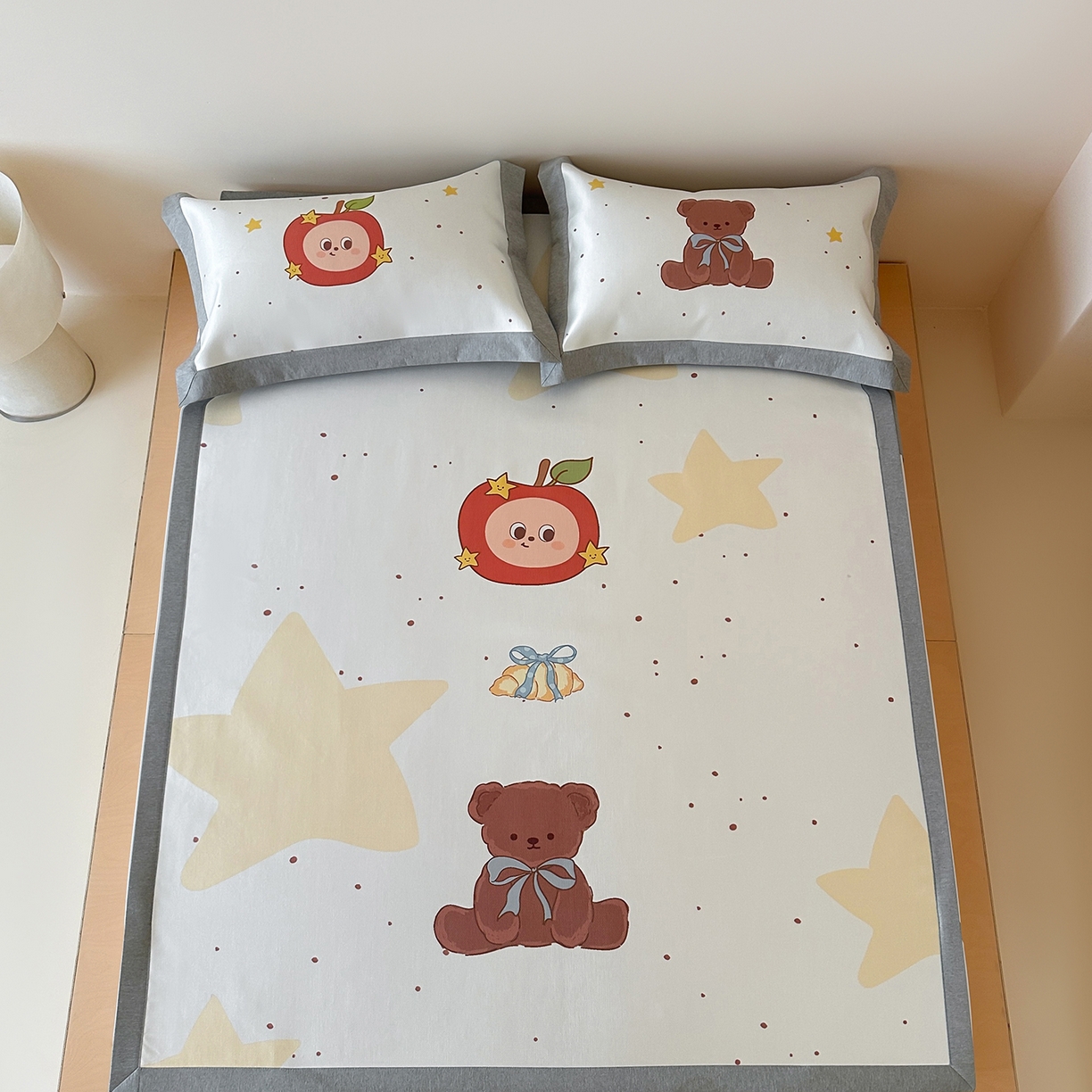 91家纺网 家纺一手货源 找家纺 JUICY 橘滋家纺 2026新款高端A类原创设计卡通数码印花冰丝席凉席 平席款星星人漫游