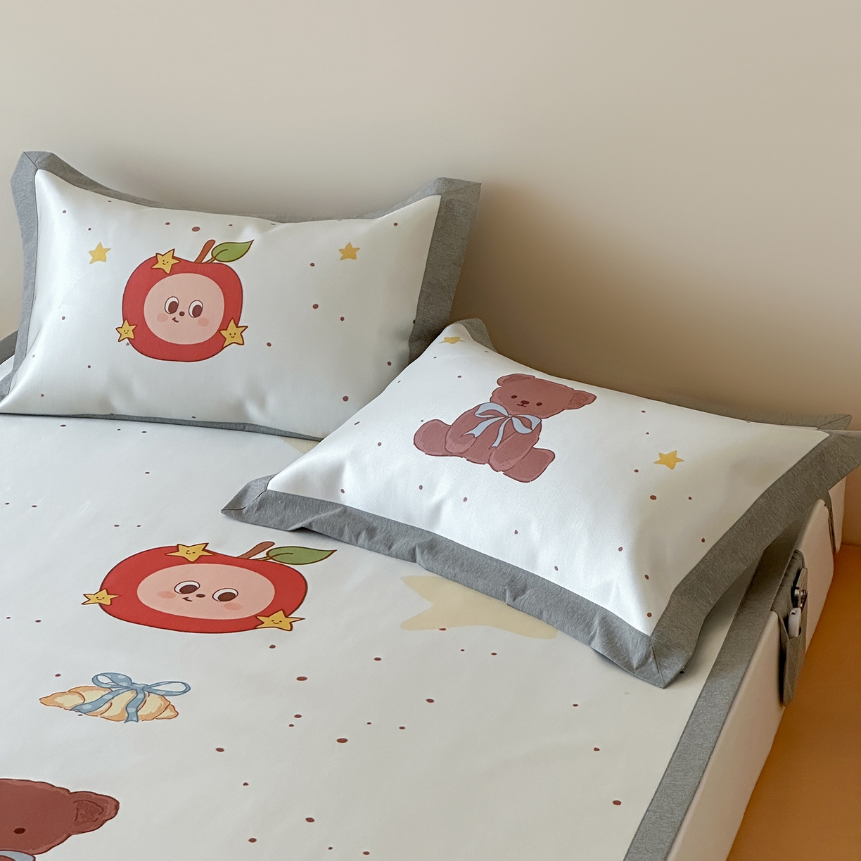 91家纺网 家纺一手货源 找家纺 JUICY 橘滋家纺 2026新款高端A类原创设计卡通数码印花冰丝席凉席 平席款星星人漫游