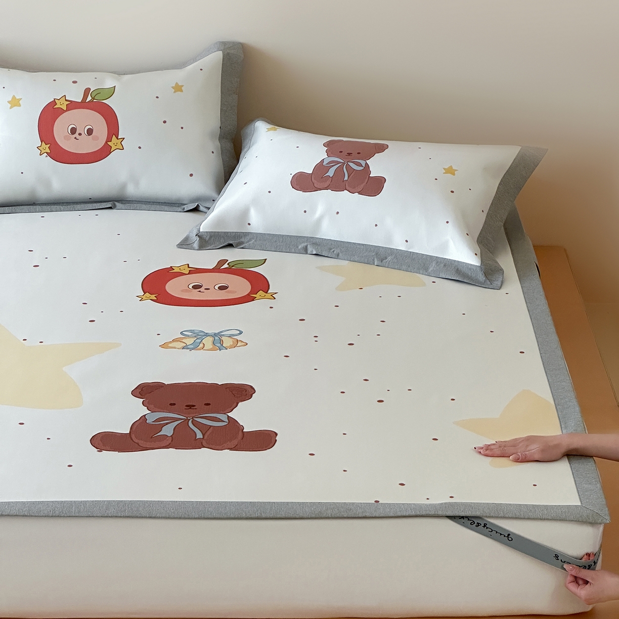 91家纺网 家纺一手货源 找家纺 JUICY 橘滋家纺 2026新款高端A类原创设计卡通数码印花冰丝席凉席 平席款星星人漫游