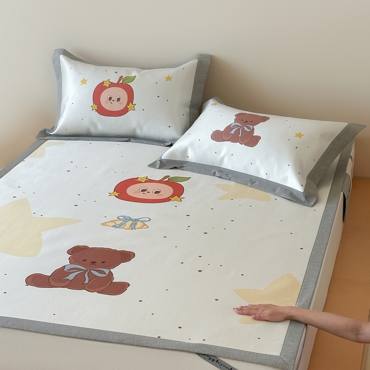 91家纺网 家纺一手货源 找家纺 JUICY 橘滋家纺 2026新款高端A类原创设计卡通数码印花冰丝席凉席 平席款星星人漫游