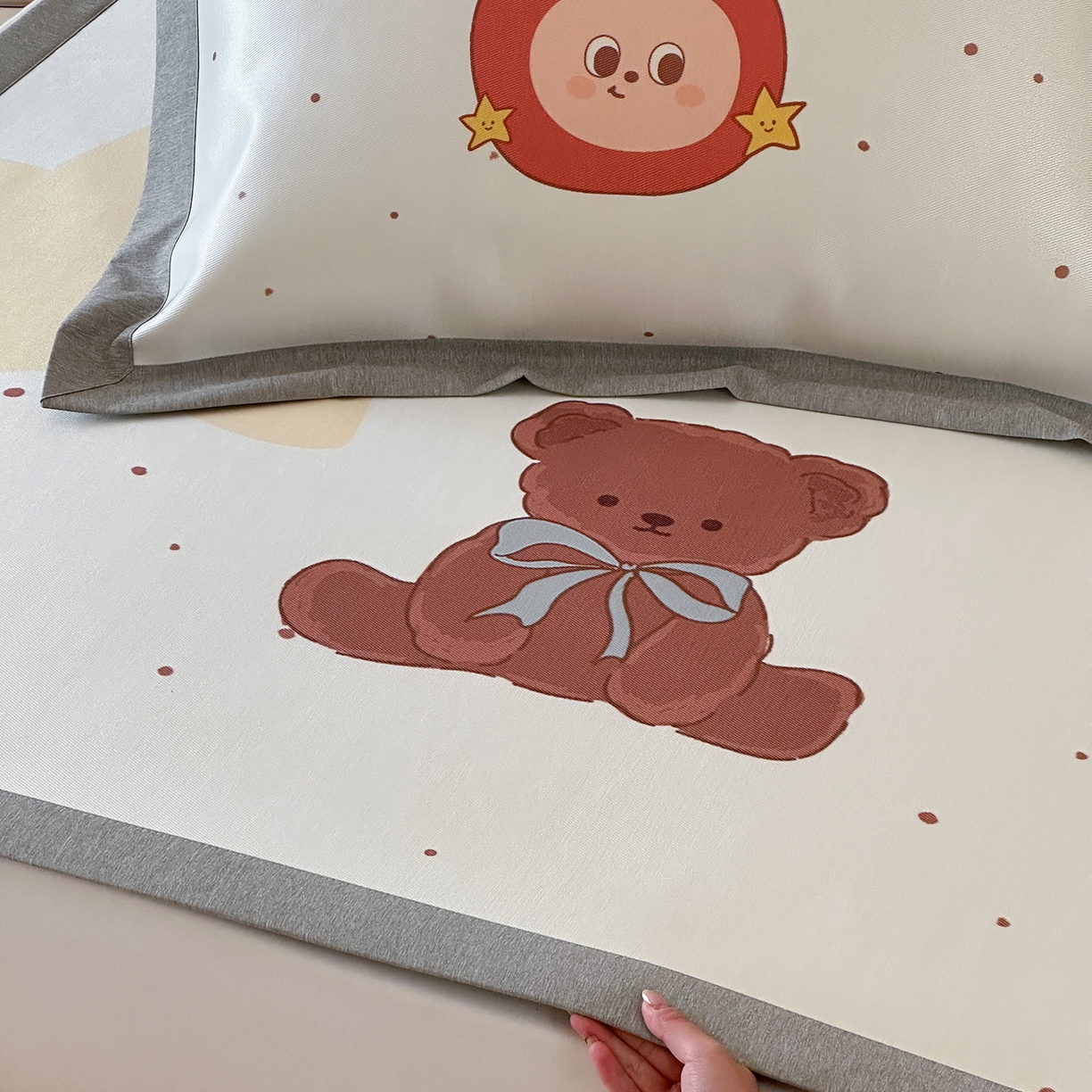 91家纺网 家纺一手货源 找家纺 JUICY 橘滋家纺 2026新款高端A类原创设计卡通数码印花冰丝席凉席 平席款星星人漫游