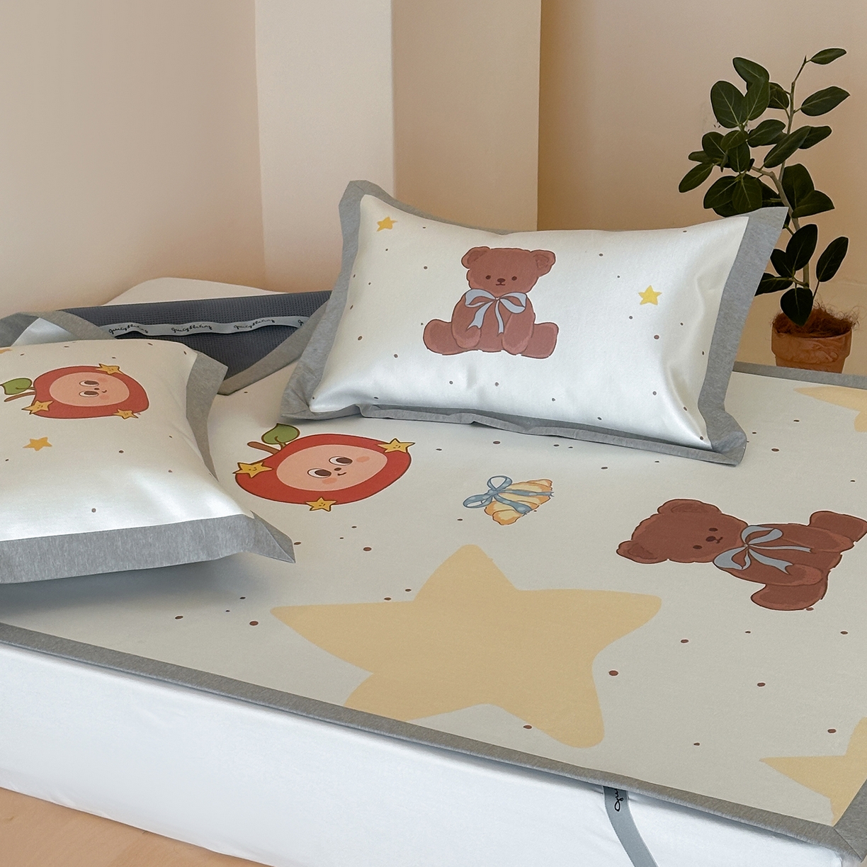 91家纺网 家纺一手货源 找家纺 JUICY 橘滋家纺 2026新款高端A类原创设计卡通数码印花冰丝席凉席 平席款星星人漫游