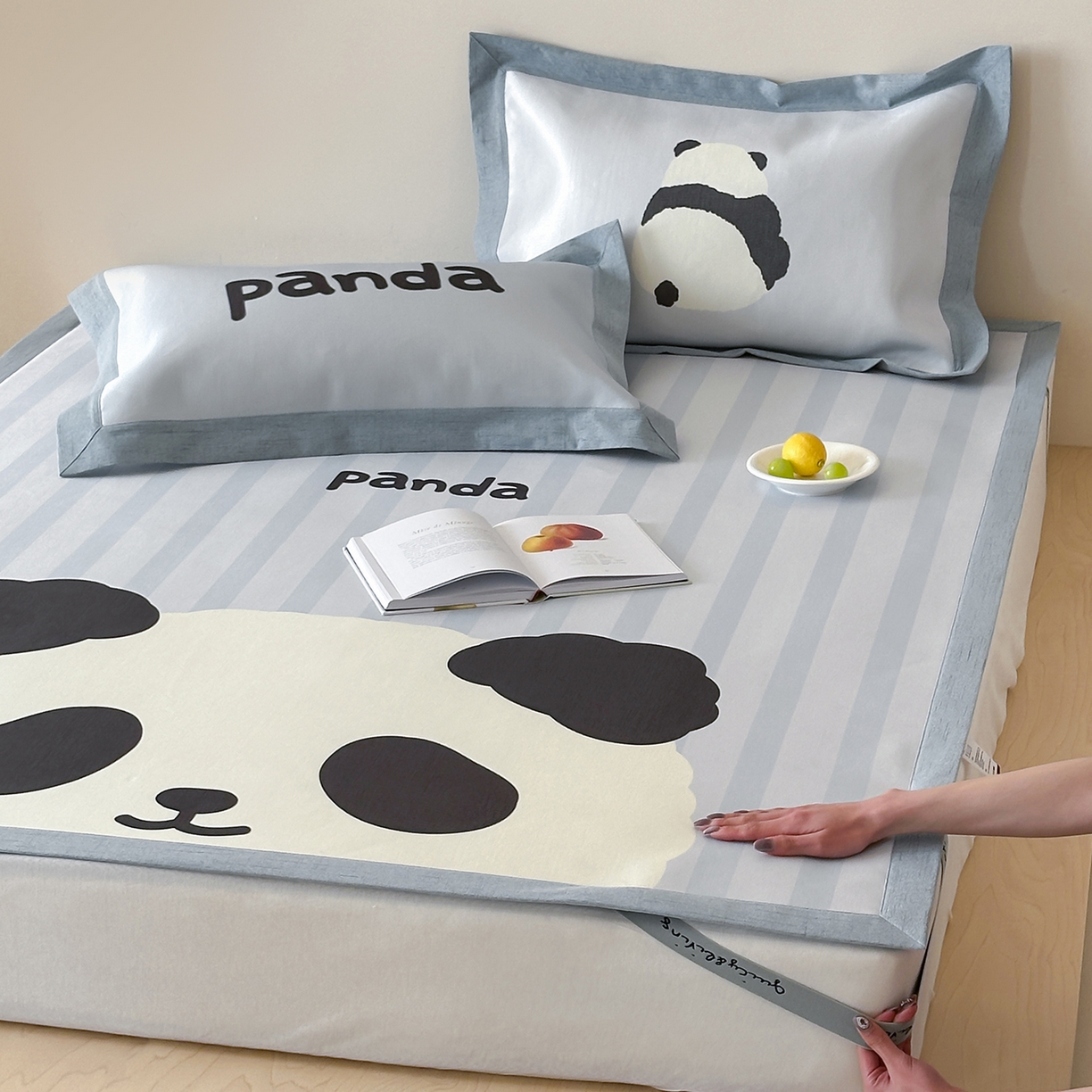 91家纺网 家纺一手货源 找家纺 JUICY 橘滋家纺 2026新款高端A类原创设计卡通数码印花冰丝席凉席 平席款熊猫胖达