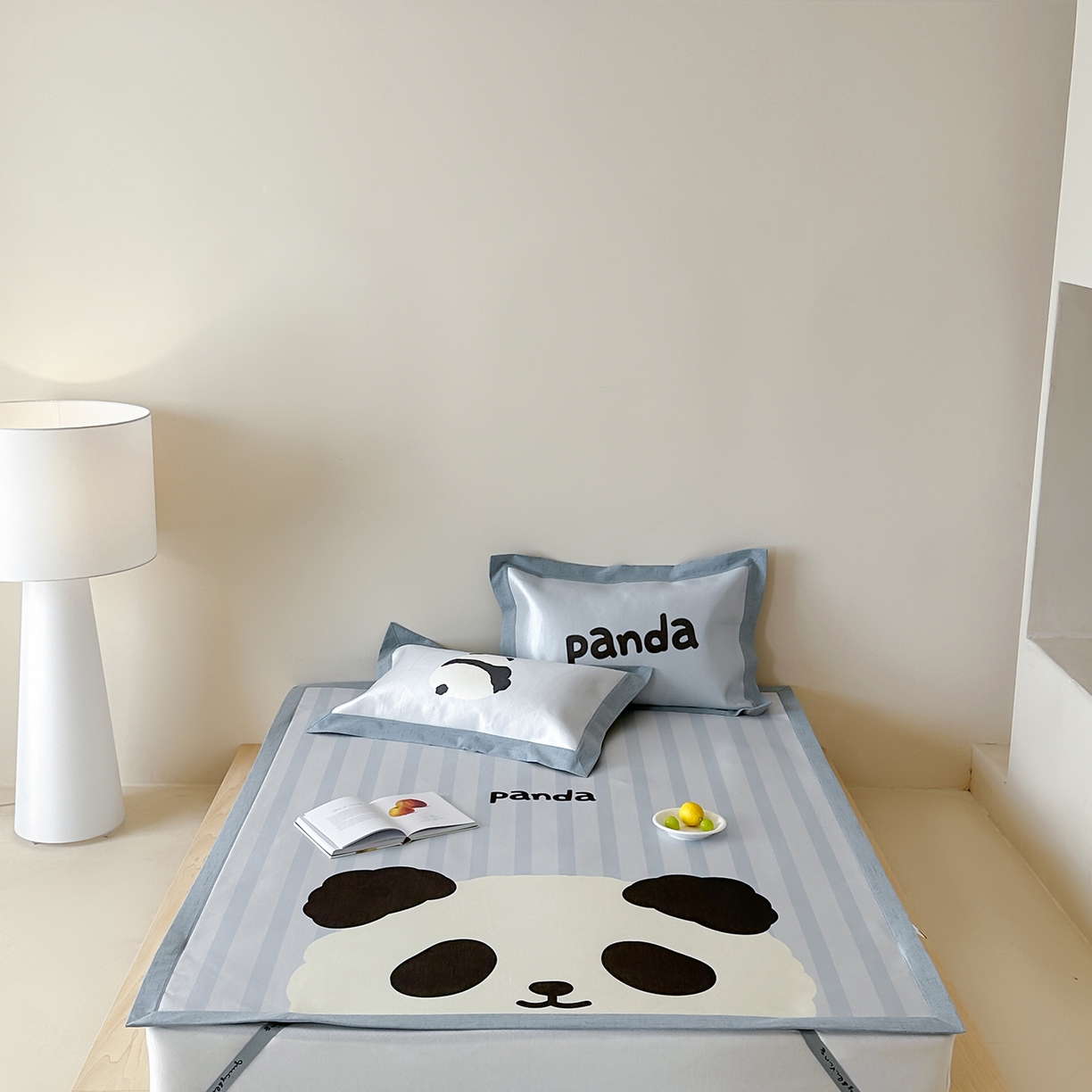 91家纺网 家纺一手货源 找家纺 JUICY 橘滋家纺 2026新款高端A类原创设计卡通数码印花冰丝席凉席 平席款熊猫胖达