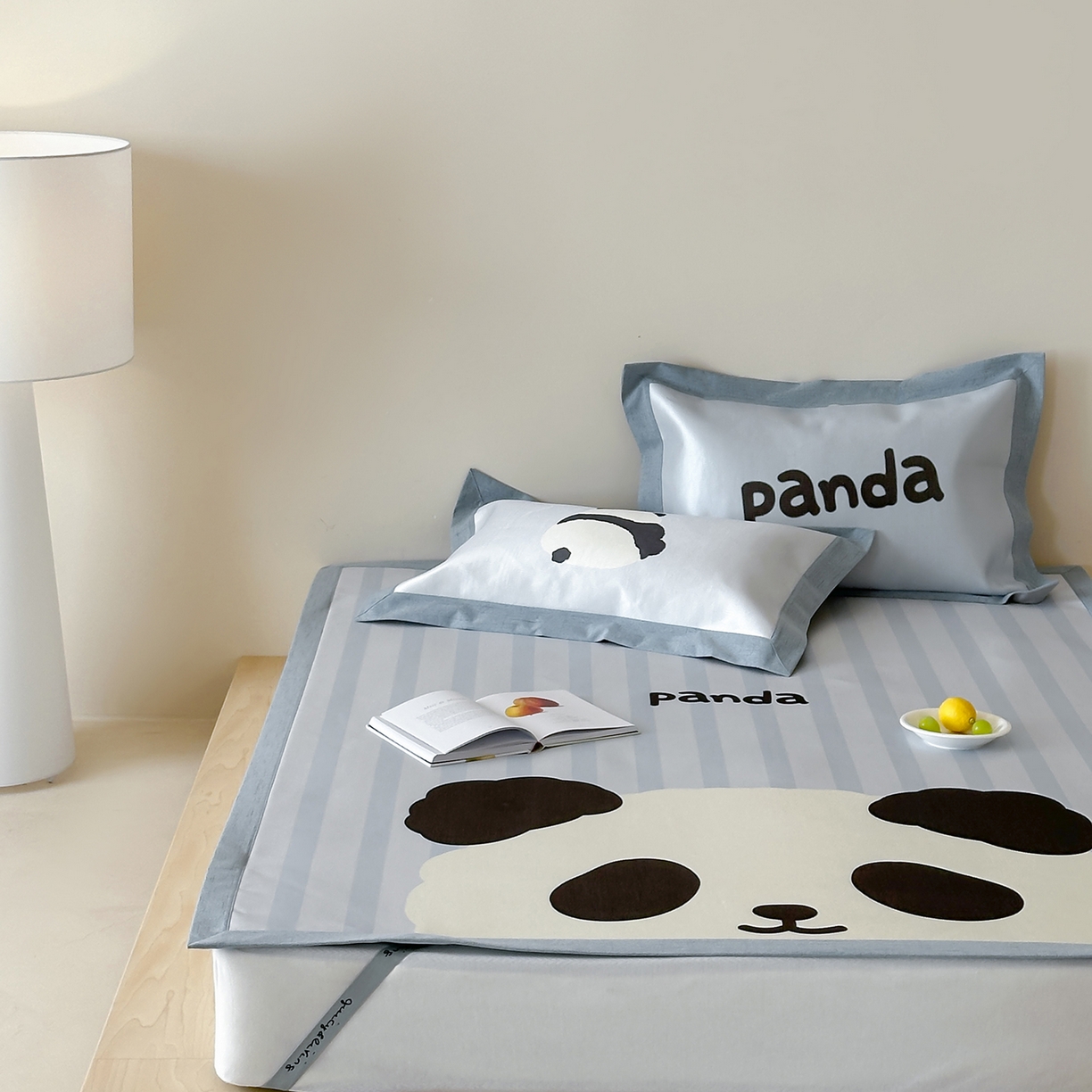 91家纺网 家纺一手货源 找家纺 JUICY 橘滋家纺 2026新款高端A类原创设计卡通数码印花冰丝席凉席 平席款熊猫胖达