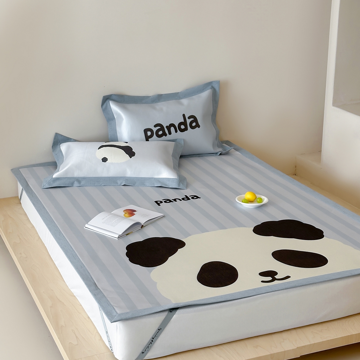 91家纺网 家纺一手货源 找家纺 JUICY 橘滋家纺 2026新款高端A类原创设计卡通数码印花冰丝席凉席 平席款熊猫胖达