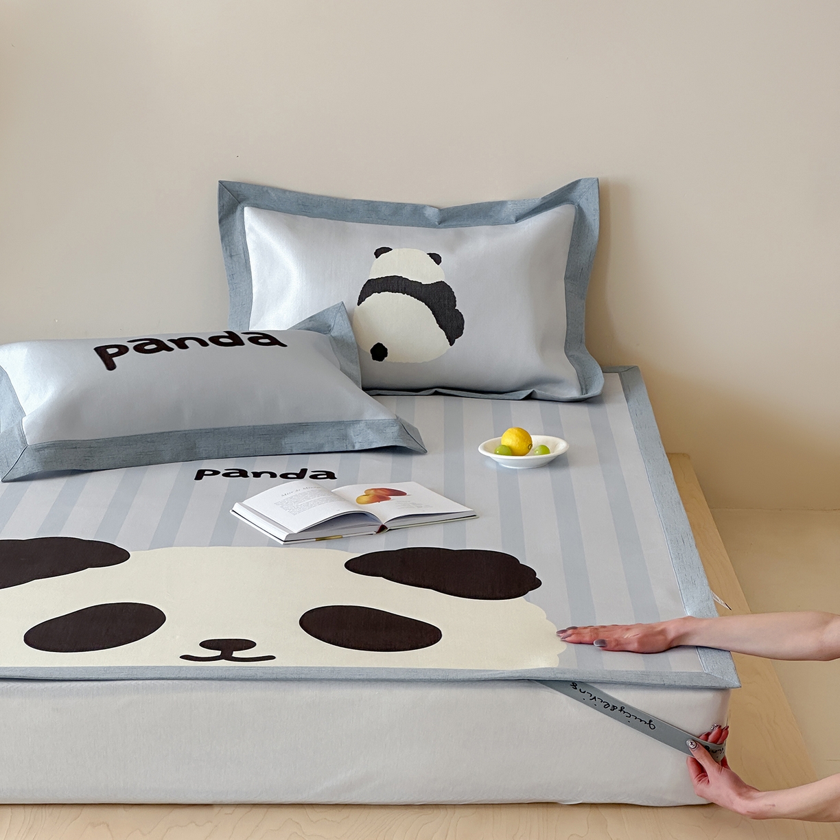 91家纺网 家纺一手货源 找家纺 JUICY 橘滋家纺 2026新款高端A类原创设计卡通数码印花冰丝席凉席 平席款熊猫胖达