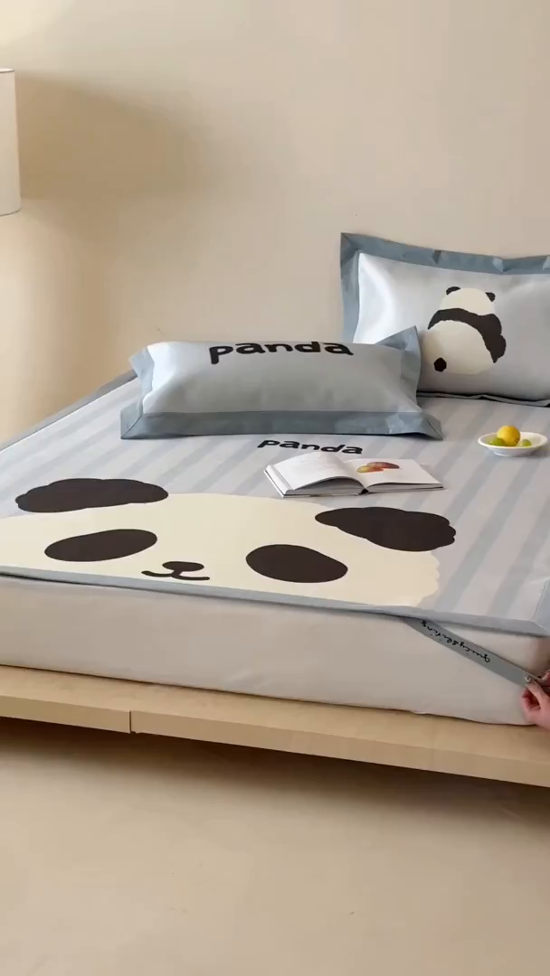 91家纺网 家纺一手货源 找家纺 JUICY 橘滋家纺 2026新款高端A类原创设计卡通数码印花冰丝席凉席 平席款熊猫胖达