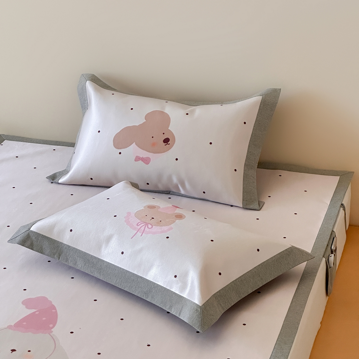 91家纺网 家纺一手货源 找家纺 JUICY 橘滋家纺 2026新款高端A类原创设计卡通数码印花冰丝席凉席 平席款月野波点