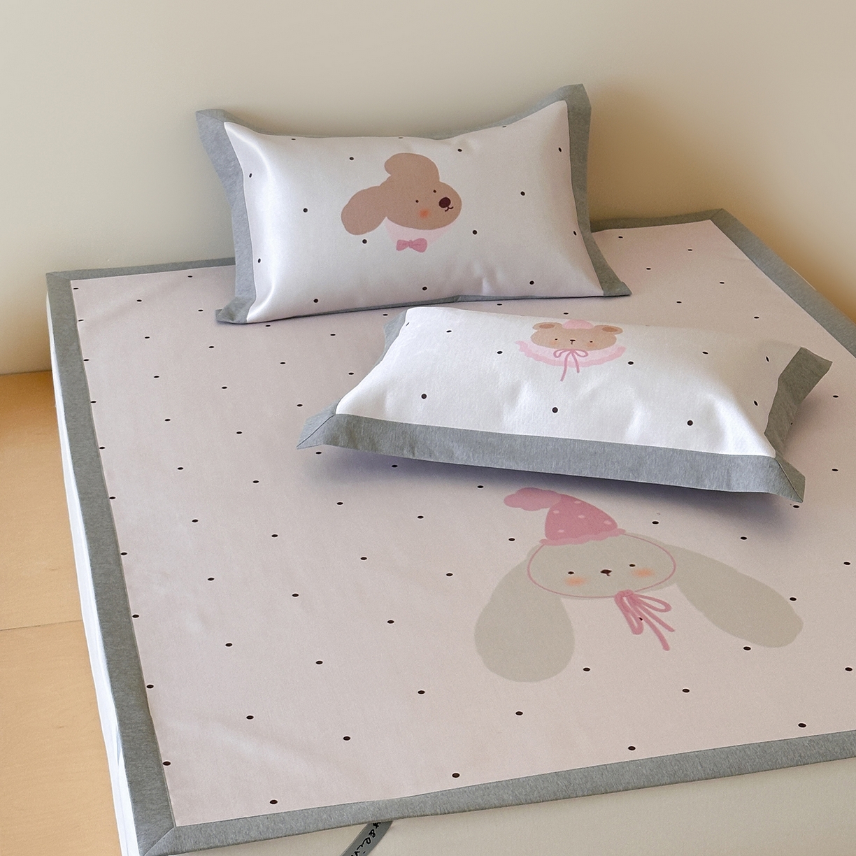 91家纺网 家纺一手货源 找家纺 JUICY 橘滋家纺 2026新款高端A类原创设计卡通数码印花冰丝席凉席 平席款月野波点